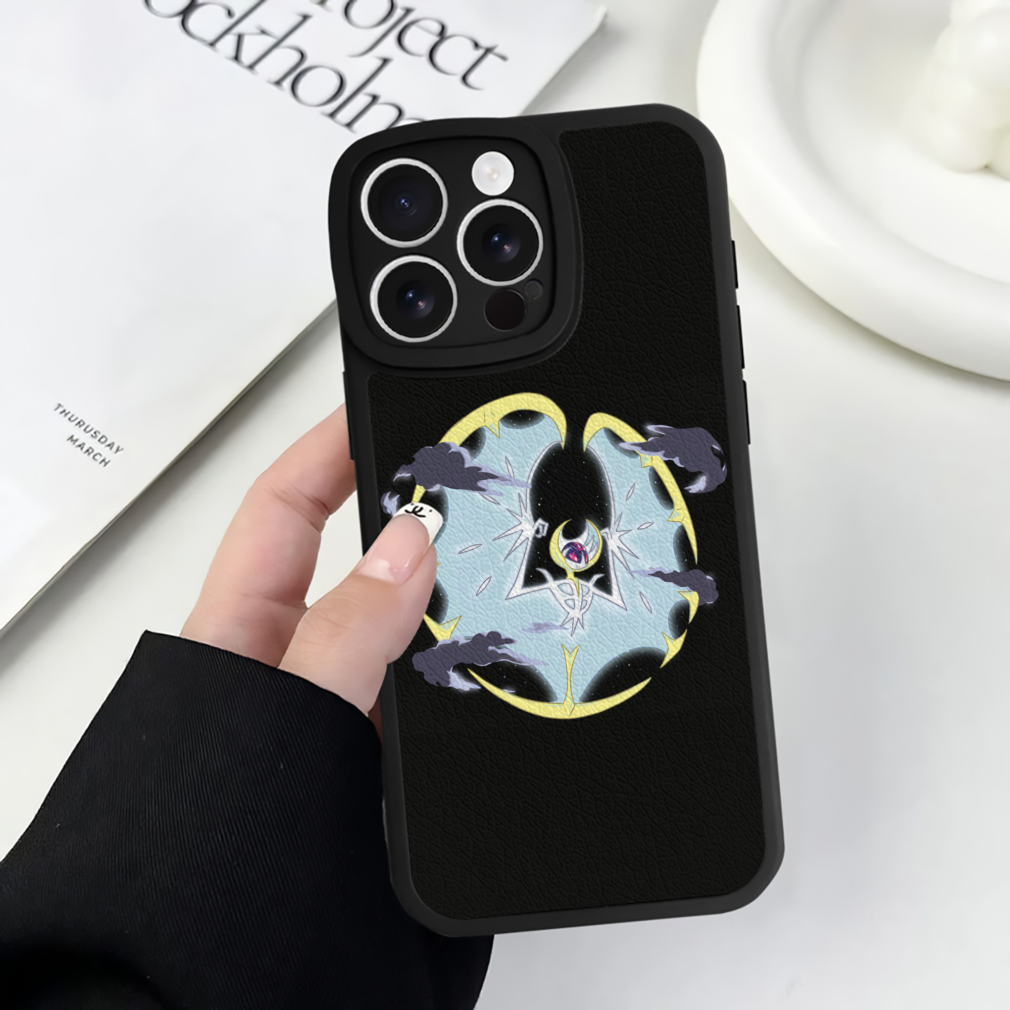 （画像用） ポケットモンスター Pokémon 【iPhone 16シリーズ対応】シリコンスマホケース（レザー調） 材質：シリコン